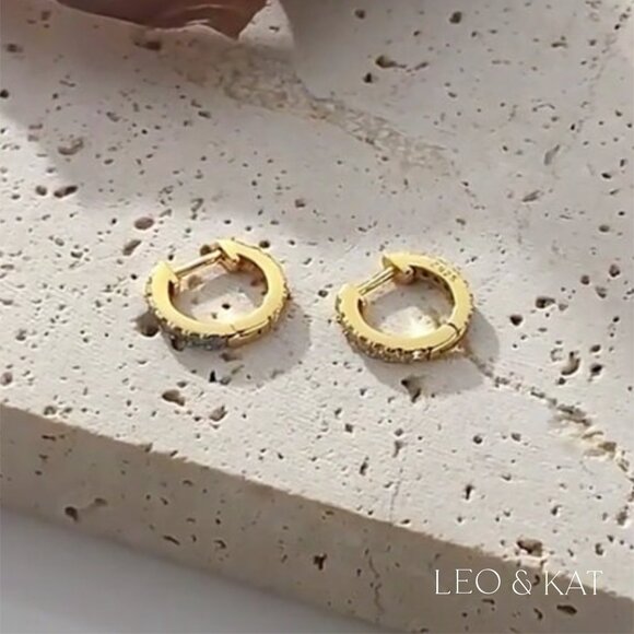 Reversible Eternity Zircon and Turquoise Huggies. 925 Sterling Silver. #1045 - Picture 5 of 6